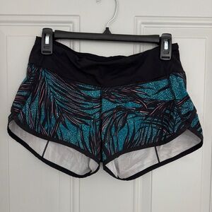Lululemon Speed Shorts Size 4 -- Palm Lace Tofino Print